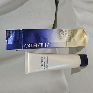 Shiseido Vital-Perfection Treatment Cleansing Foam